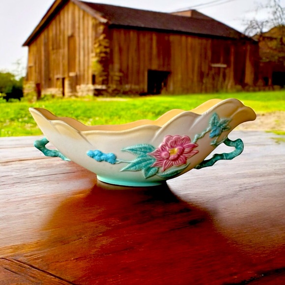 Hull Pottery Window Planter—Immaculate! Collectors, see the “W”! - Picture 1 of 4
